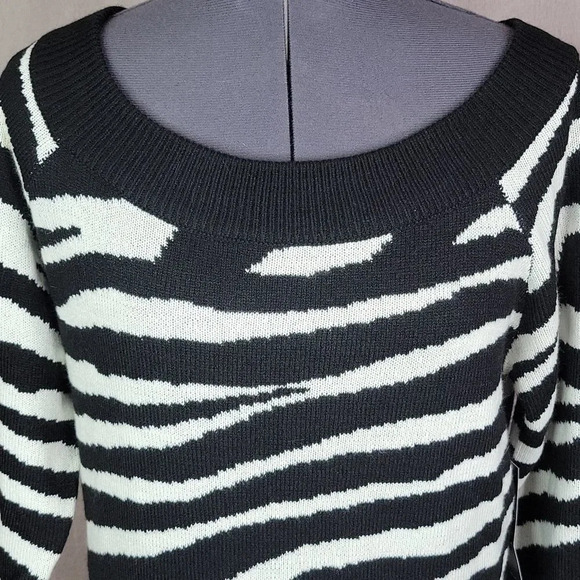 SOHO NEW YORK AND COMPANY STREET Animal Print Sweater‎ Dress Medium - Picture 2 of 8